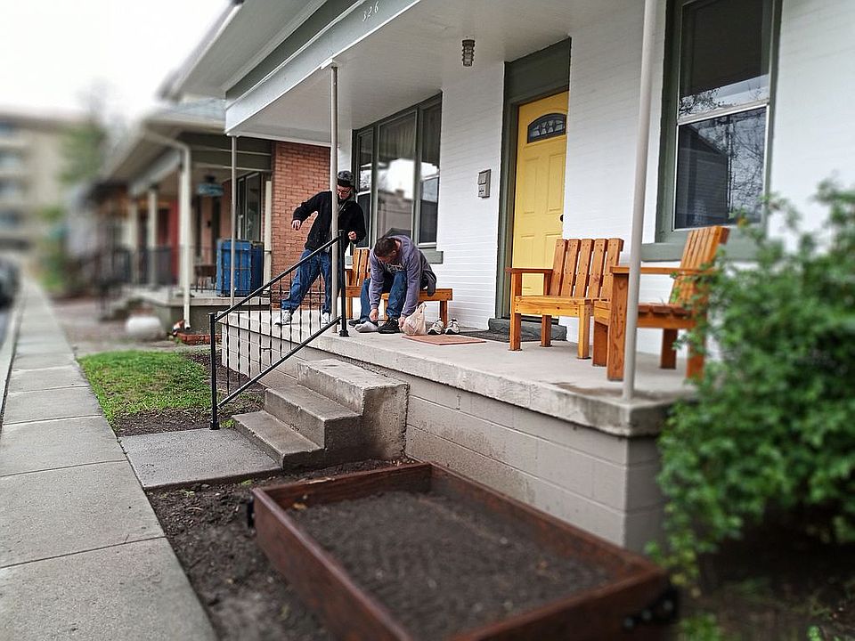 1st image of 326 E Stanton Ave