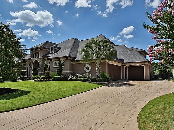 3rd image of 13907 Winding Springs Dr