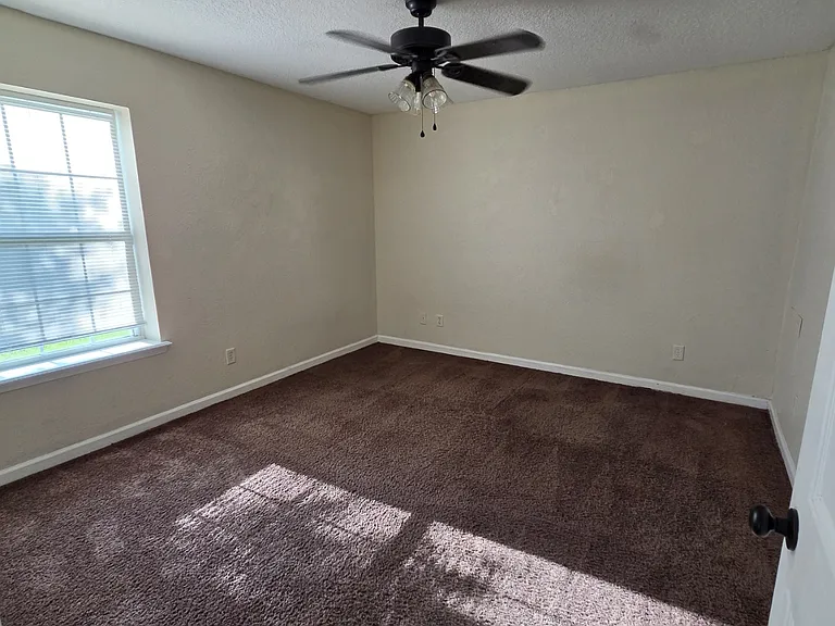 403 S Ashley St — Photo 32
