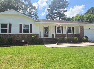 650 E Raynor Dr, Fayetteville, NC 28311