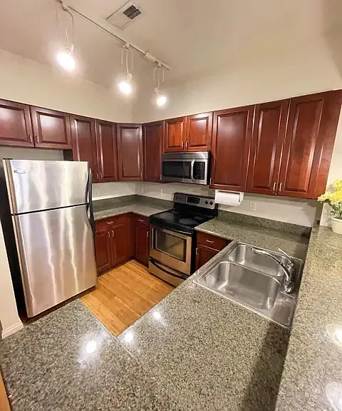 1333 W Broad St #504 — Photo 5