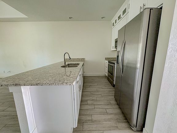 3rd image of 2709 Magdalina Dr #111