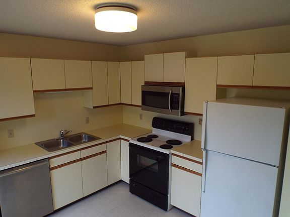 Bright Kitchen with Newly replace stainless appliances