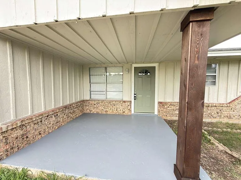 4603 SW H Ave — Photo 2
