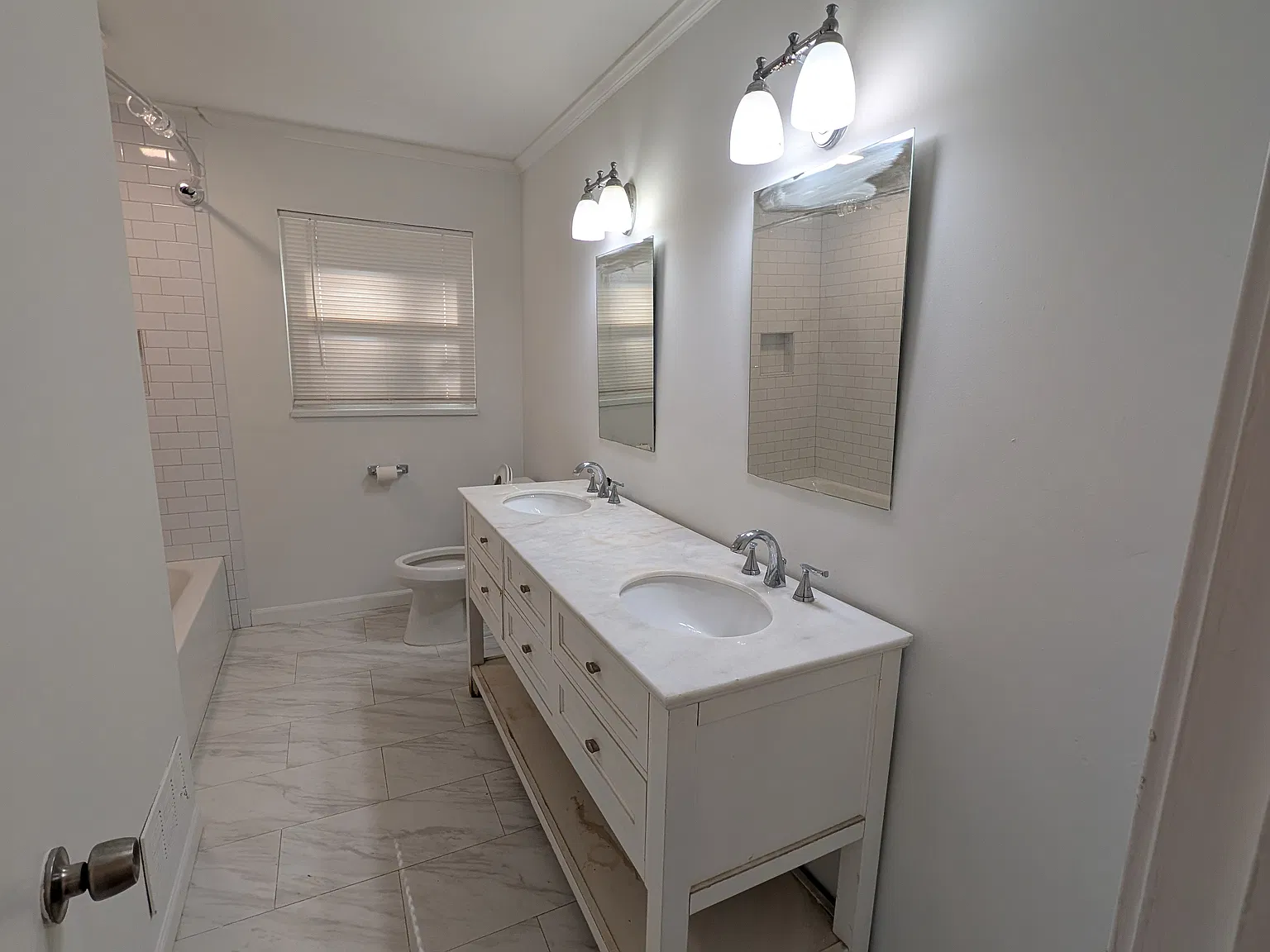 3 bed, 1836 sqft, $2,400 — Photo 4