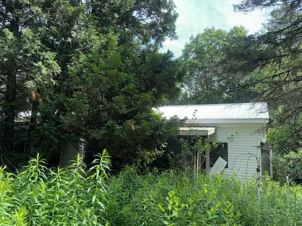 52 Stewart Ave, Claremont, NH 03743