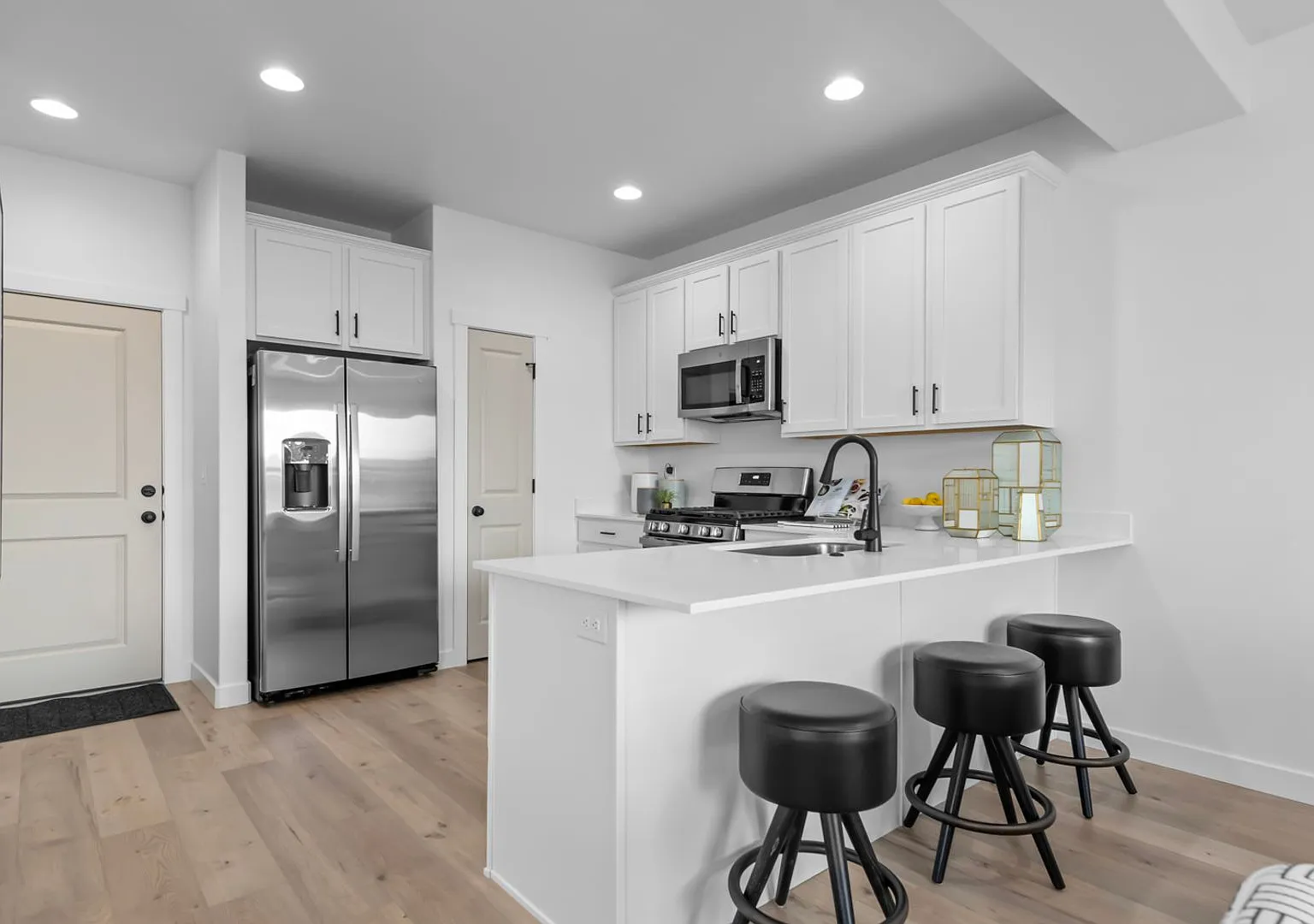 2 Months Free- New 3-Bed2.5-Bath Ivory Townhome Available! — Photo 2