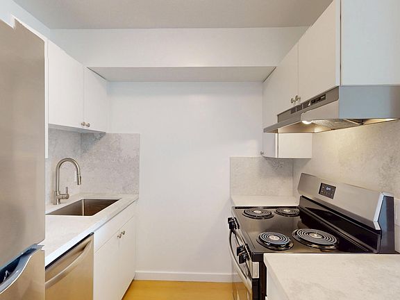 4th image of 2037 Castro St #11A