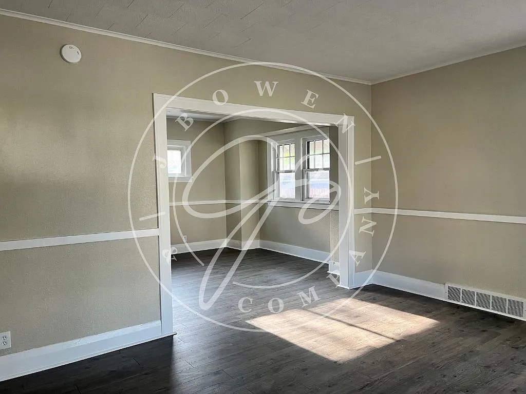 3 bed, 1.0 bath, 1184 sqft, $1,350 — Photo 4