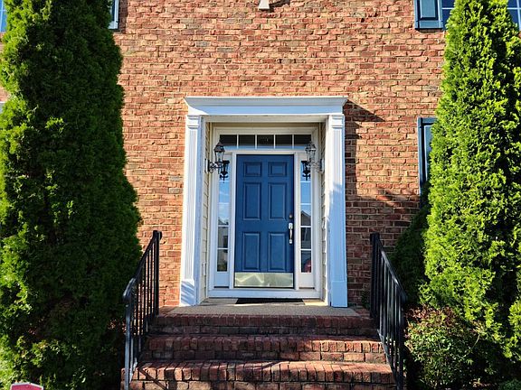 3rd image of 4728 Coachmans Landing Ct