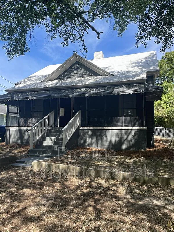 2 bed, 1.0 bath, 954 sqft, $975 — Photo 1