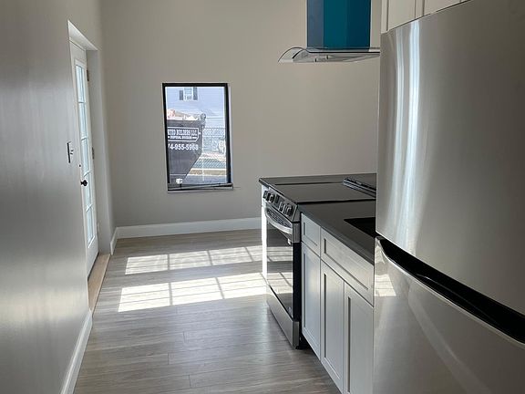 Fully Applianced Kitchen