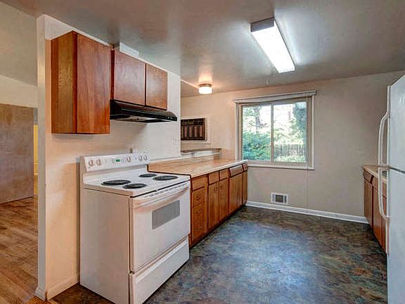 3265 Moorhead Avenue Kitchen
