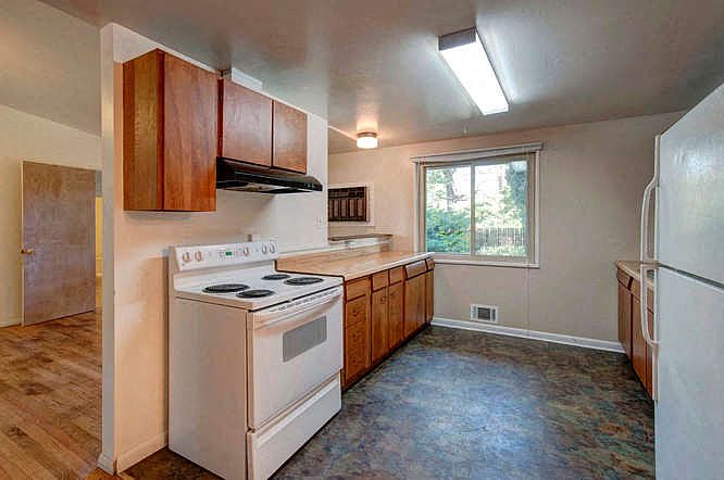 3265 Moorhead Avenue Kitchen