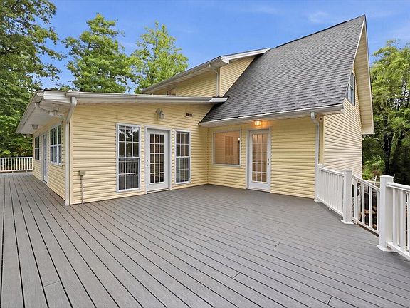 5th image of 256 Cedarwood Dr