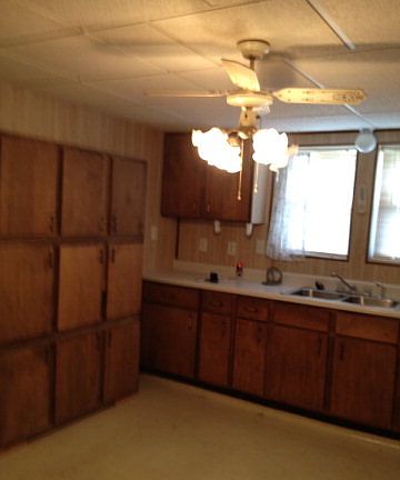 4th image of 819 Hanson St