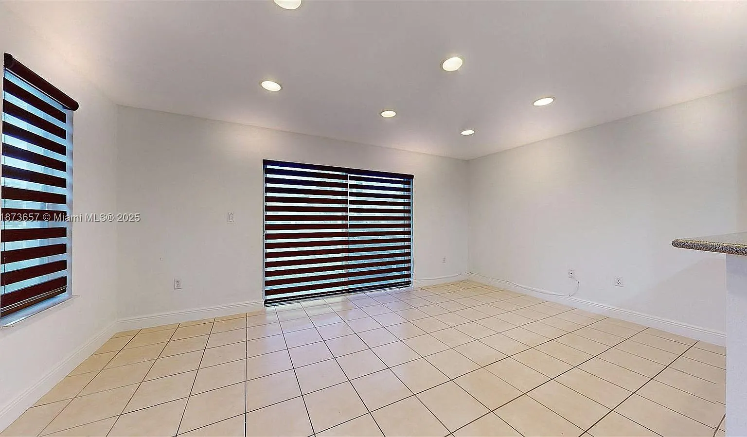 3 bed, 1235 sqft, $3,000 — Photo 4