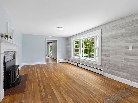 4th image of 164 Ridge St