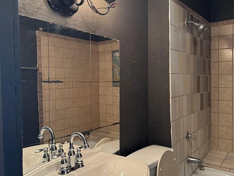 704 Franklin Blvd #B — Photo 7