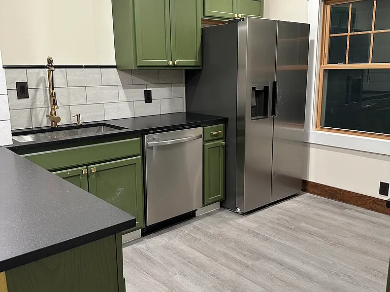 452 Whittier Ave — Photo 5