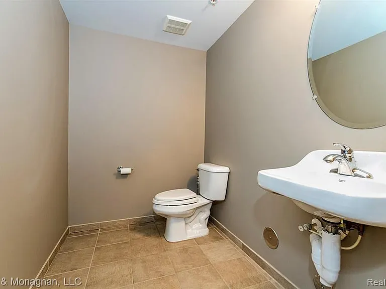 2210 Attard — Photo 9
