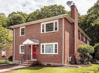 440 Lowell Ave #A, Newtonville, MA 02460
