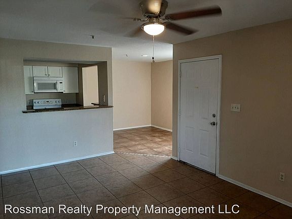 4th image of 2915 Winkler Ave APT 807