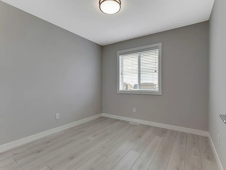 146 Creekside Dr SW #UPPER — Photo 29