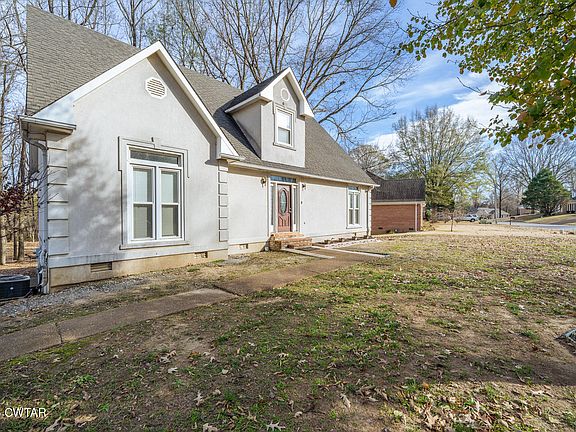 2nd image of 43 Paddock Pl