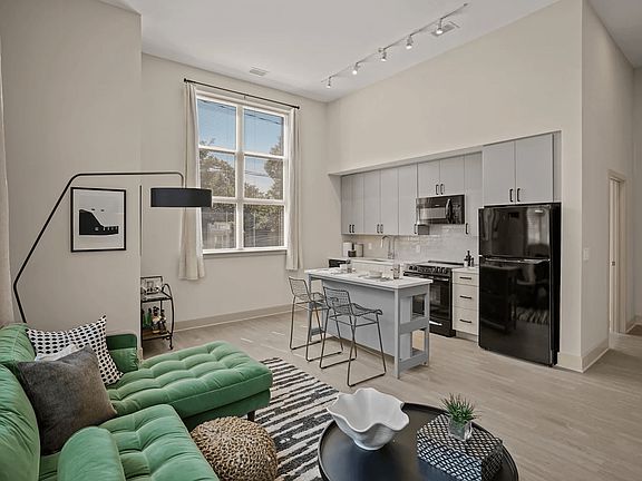 2nd image of 1400 Montana Ave NE #114