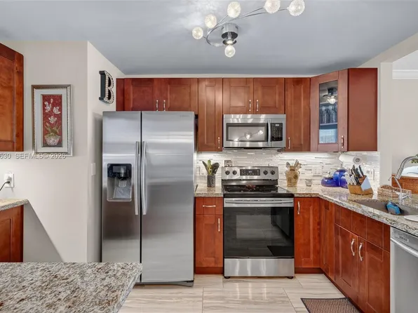 121 Golden Isles Dr APT 205, Hallandale Beach, FL 33009
