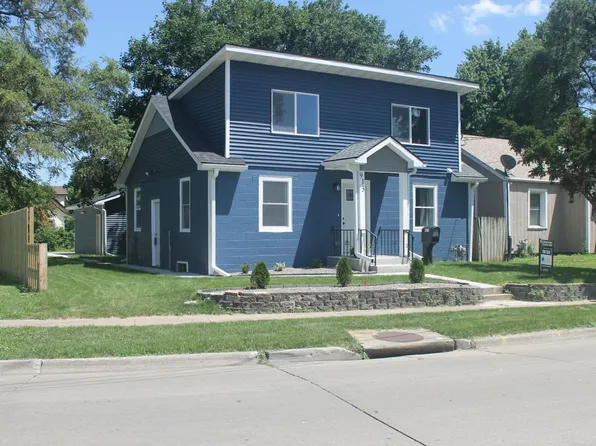 913 E 23rd St, Des Moines, IA 50317