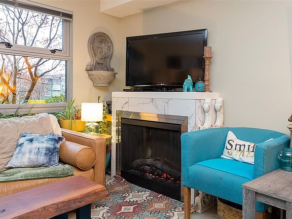 5th image of 797 Tyee Rd #109