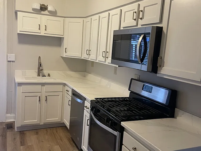 410 SE 2nd St #3 — Photo 5