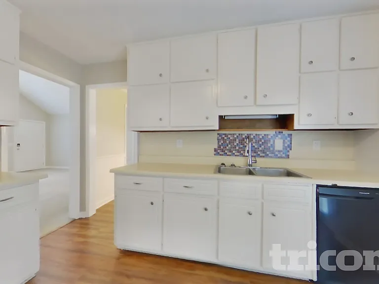 4930 Heritage Valley Dr — Photo 6