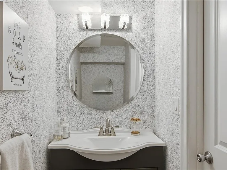 120 Elm St — Photo 8