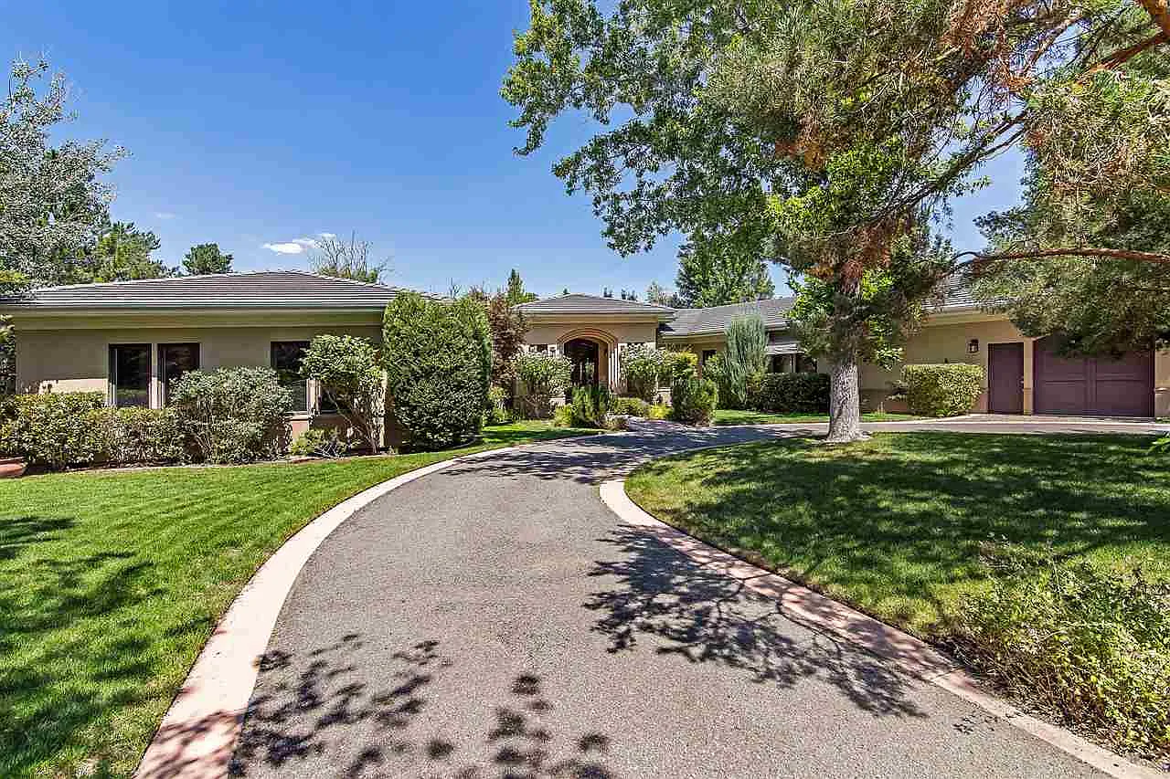 2405 N Shore Dr photo 1