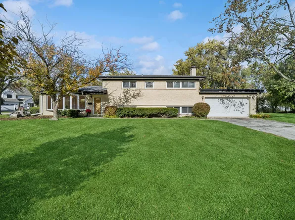 1037 Heatherfield Ln, Glenview, IL 60025