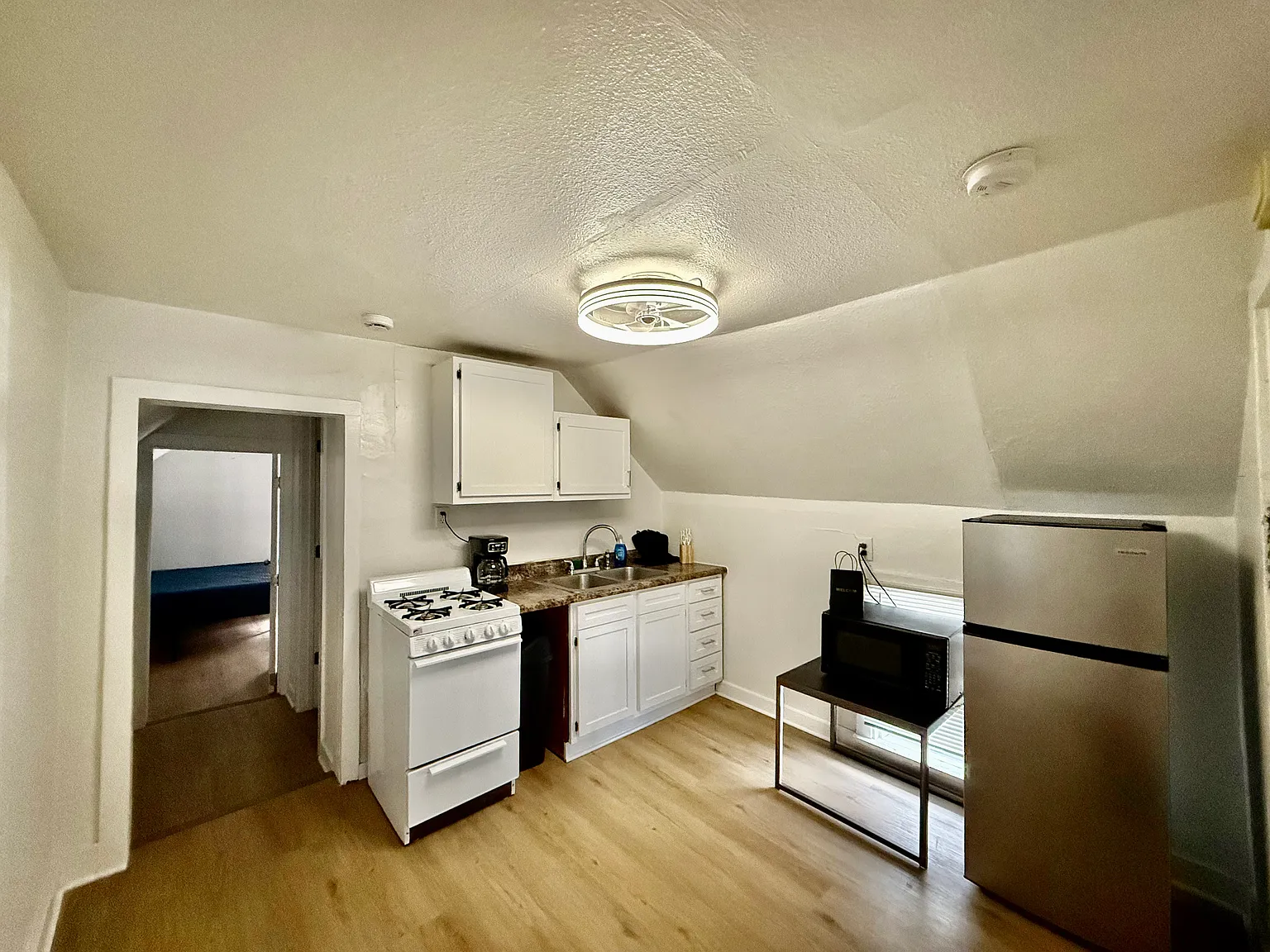2 bed, 750 sqft, $2,600 — Photo 2