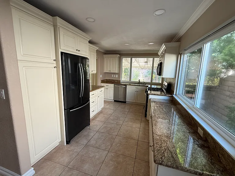 15431 Lorraine Way — Photo 7