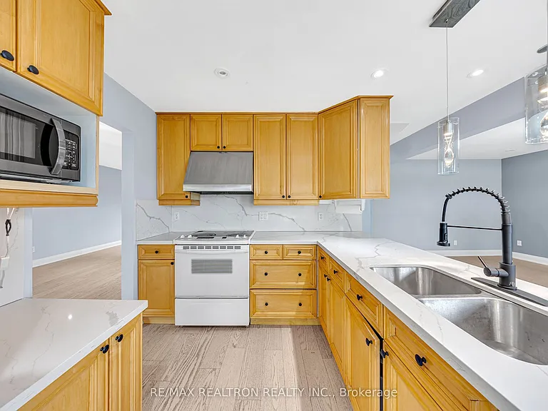 141 Hialeah Cres #UPPER — Photo 10