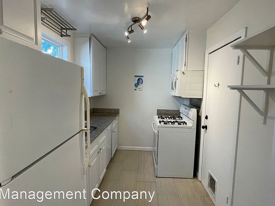 1st image of 1031 Hudson St #17225827