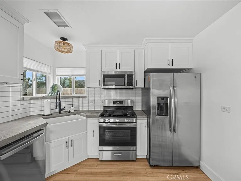 55585 Onaga Trl — Photo 14
