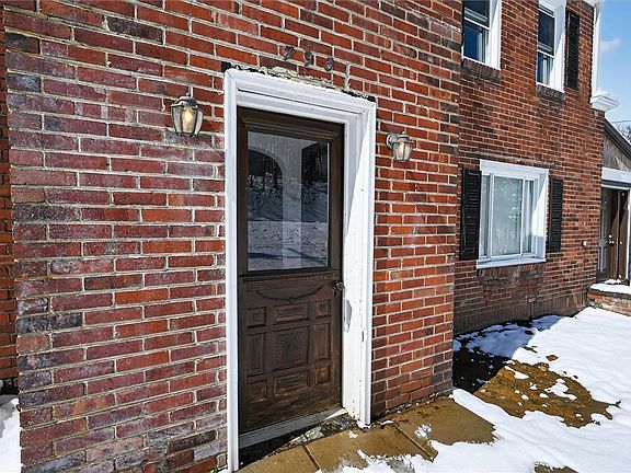 5th image of 793 Evergreen Rd