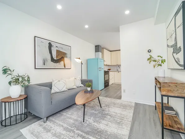 47 Greendale Ave, Toronto, ON M6N 4P4