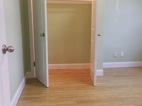 5th image of 2304 Crescent St #1H