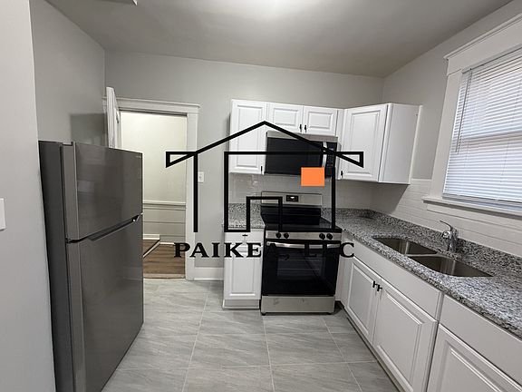 2nd image of 2915 Burroughs St