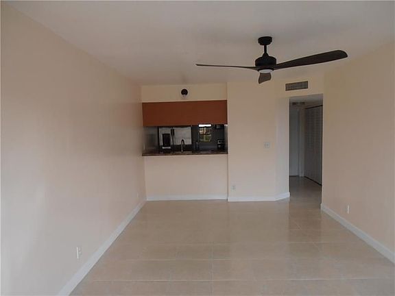 4th image of 877 Twin Lakes Dr #G