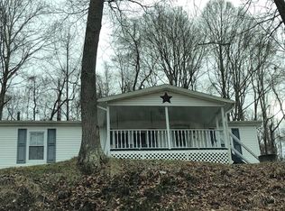 631 California St, Hartford, WV 25247