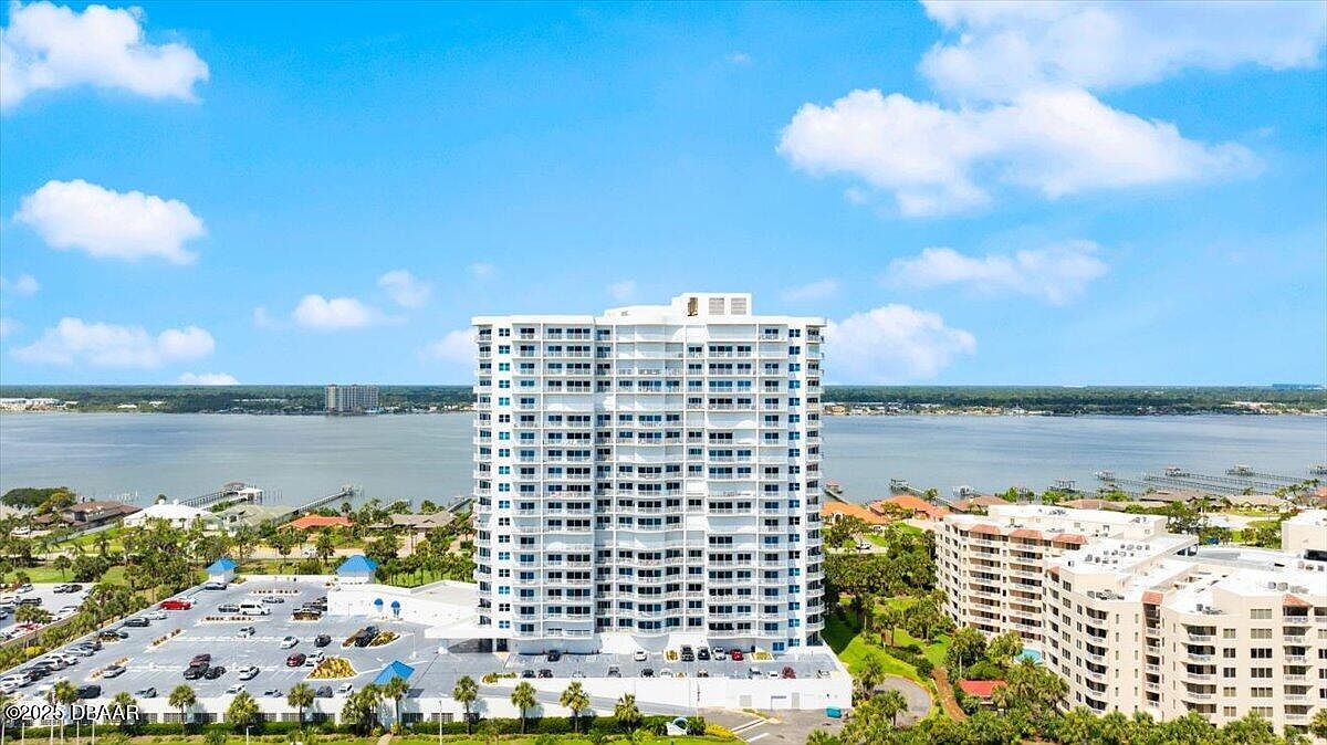 2 Oceans West Blvd APT 702